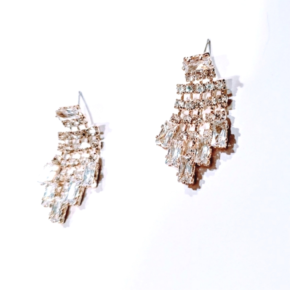 Ultra shimmery zirconia short tassell earrings; nwot